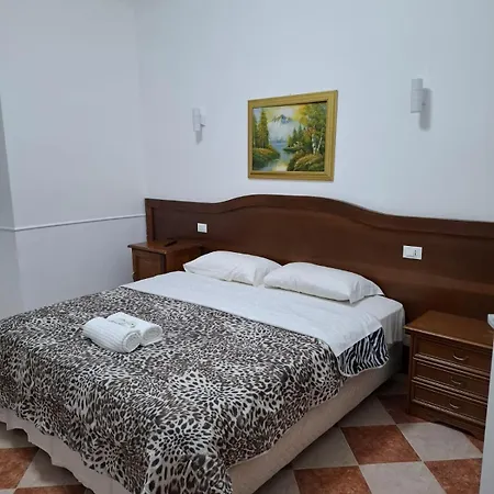 Palace 4*